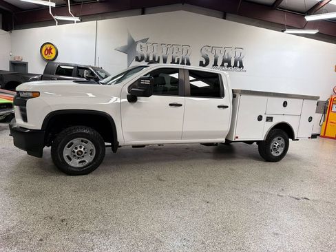 Used 2023 Chevrolet Silverado 2500 W/T w/ WT Convenience Package AWD/4WD image 2