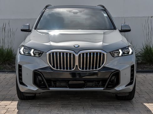 Used 2024 BMW X5 xDrive40i w/ M Sport Package AWD/4WD image 4