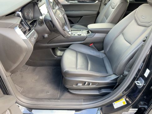 Certified 2023 Cadillac XT6 Premium Luxury w/ Technology Package image 4