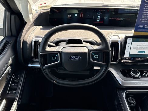 Certified 2025 Ford Expedition Platinum AWD/4WD image 18