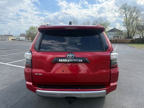 Used 2020 Toyota 4Runner TRD Off-Road Premium AWD/4WD image 6