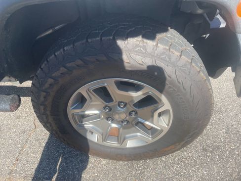 Used 2017 Jeep Wrangler Rubicon w/ Power Convenience Group image 13