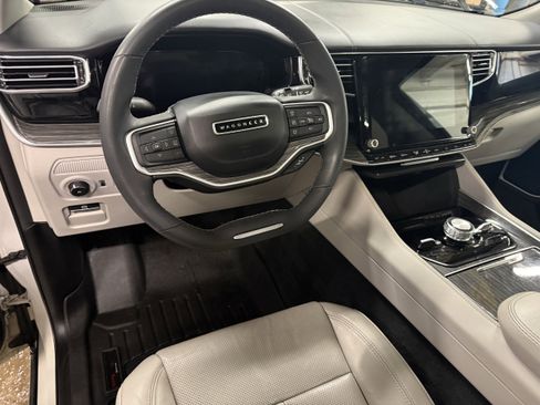 Used 2022 Jeep Wagoneer Series III w/ Premium Group I image 8