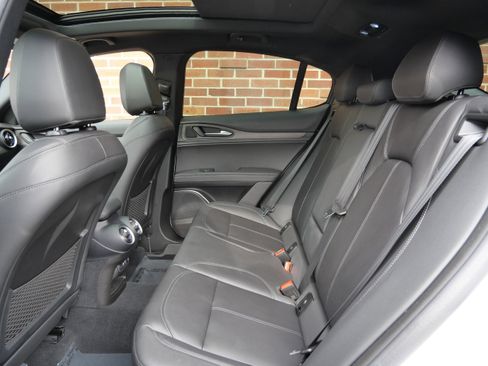 Used 2023 Alfa Romeo Stelvio Ti image 10