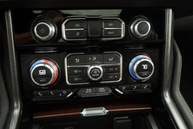 Used 2023 GMC Yukon Denali Ultimate AWD/4WD image 18
