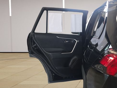 Used 2022 Toyota RAV4 XLE AWD/4WD image 23