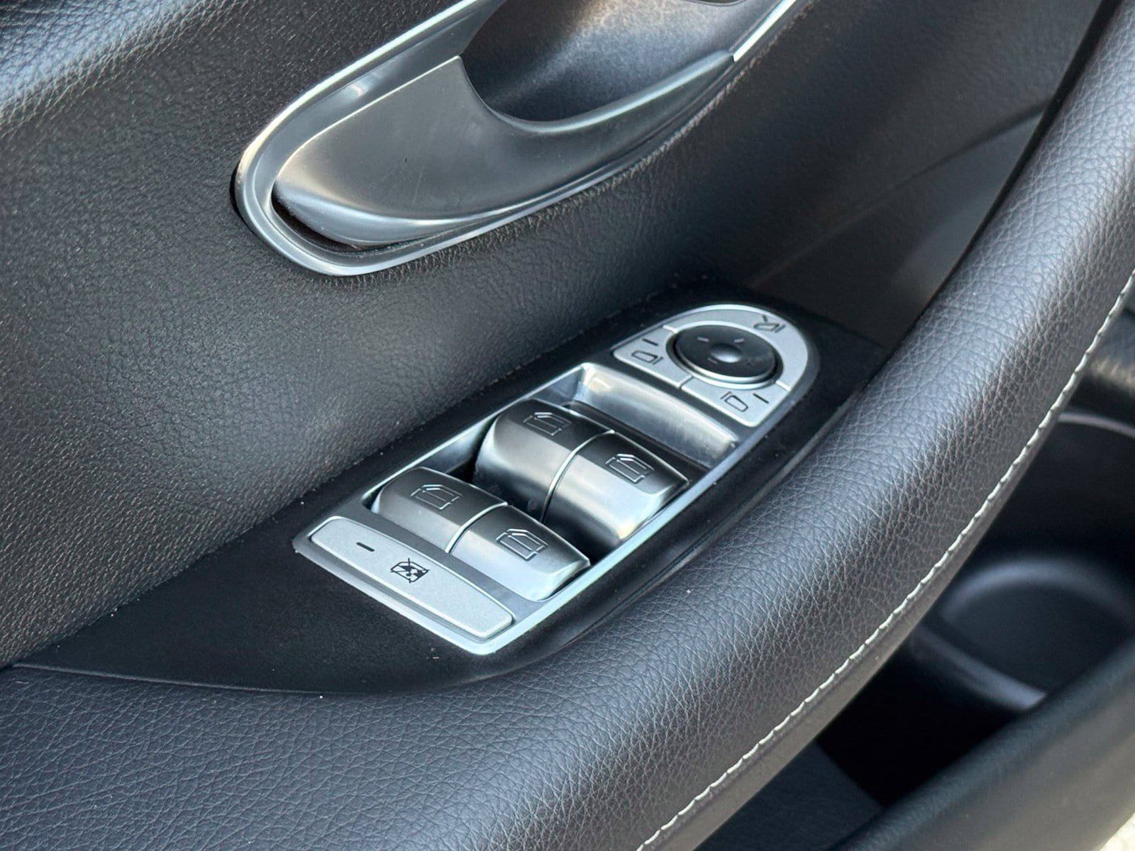 Used 2023 Mercedes-Benz E 350 Sedan image 23