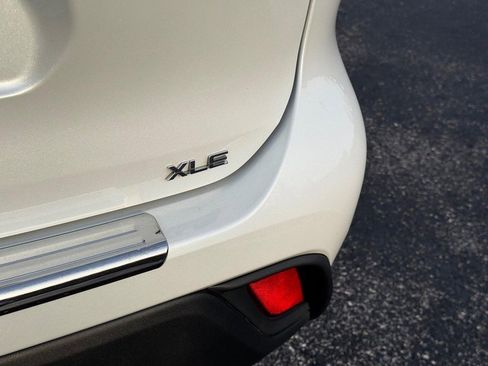 Used 2022 Toyota Highlander XLE image 7