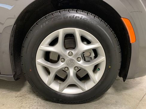 Used 2020 Chrysler Pacifica Limited image 13