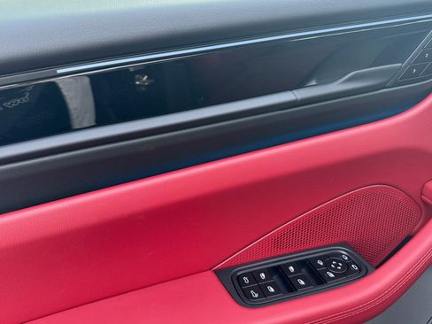 Used 2024 Porsche Macan 4 Electric image 12