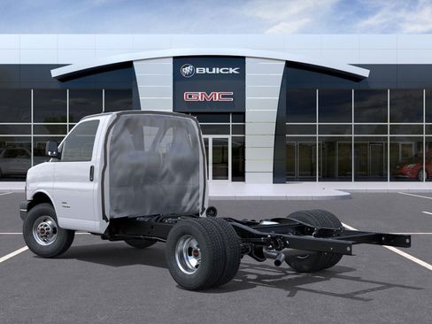 New 2026 GMC Savana 3500 w/ Power Convenience Package RWD image 31