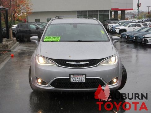 Used 2017 Chrysler Pacifica Touring-L image 23