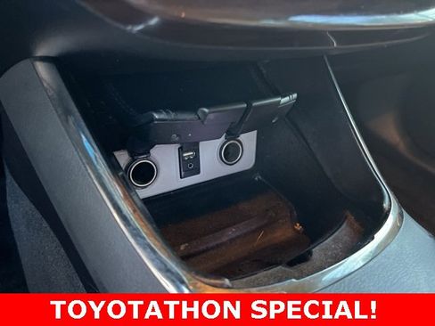 Used 2015 Toyota Avalon Limited image 27