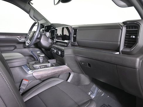 Used 2023 Chevrolet Silverado 1500 LTZ w/ Z71 Off-Road Package image 15