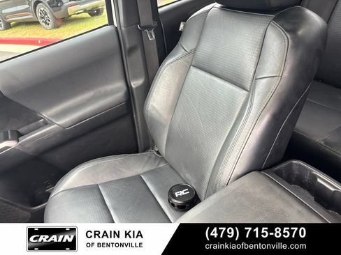 Used 2022 Toyota Tacoma TRD Off-Road w/ TRD Premium Off Road Package AWD/4WD image 19