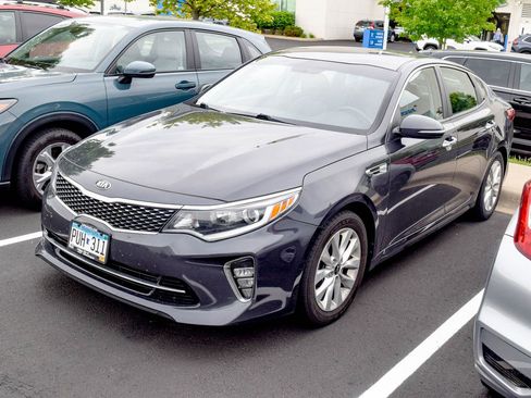 Used 2018 Kia Optima S FWD image 1