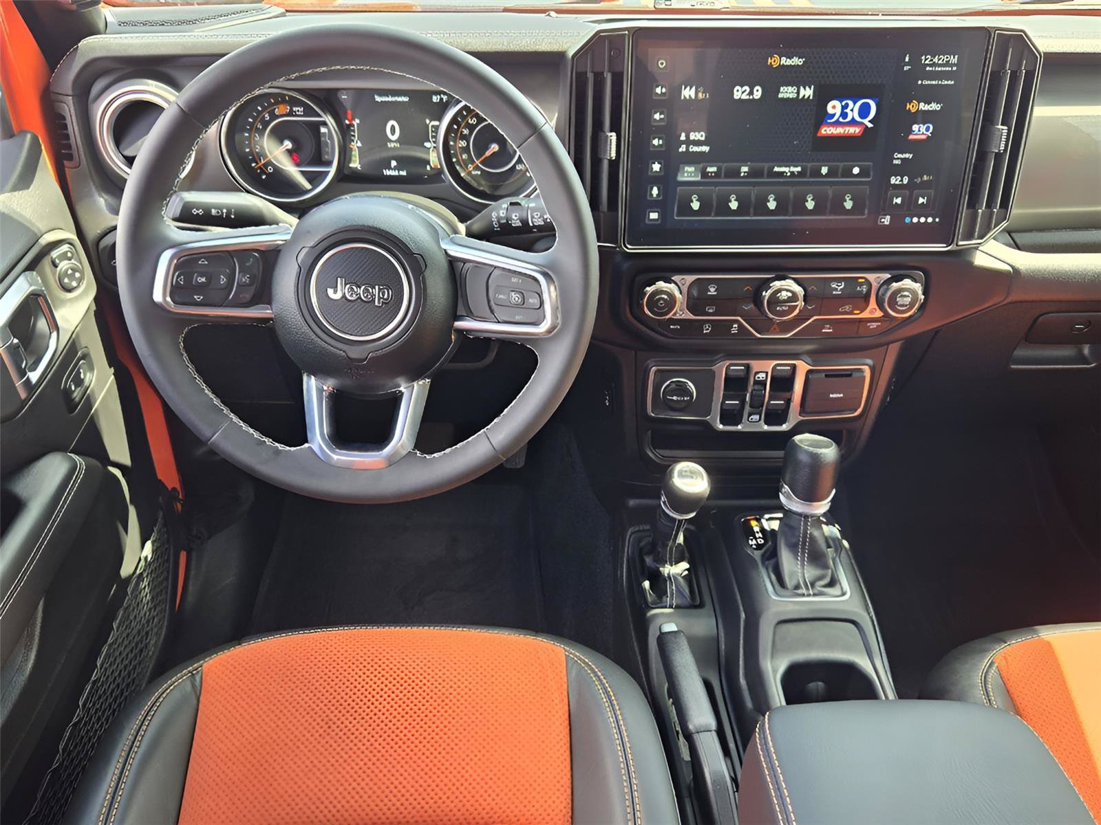 Used 2023 Jeep Wrangler Unlimited Sahara AWD/4WD image 25
