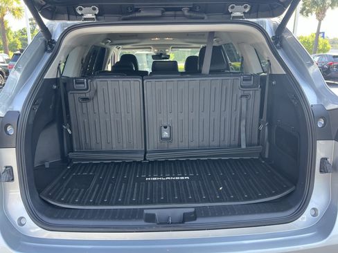 Used 2025 Toyota Highlander XLE AWD/4WD image 34