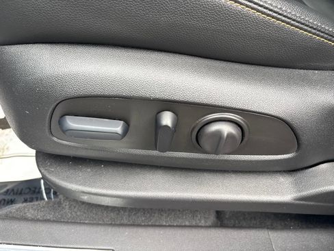 Used 2024 Chevrolet Equinox Premier AWD/4WD image 18