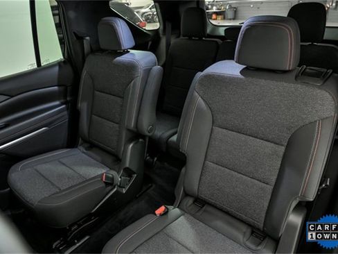 Used 2024 Chevrolet Traverse Z71 image 11