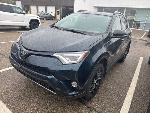 Used 2017 Toyota RAV4 SE image 9