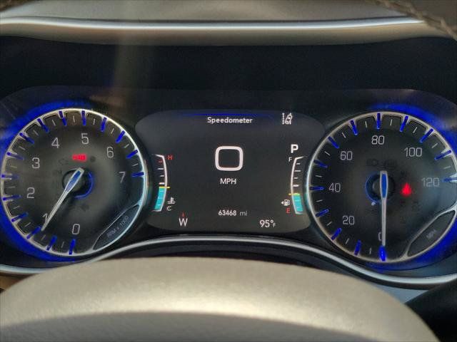 Used 2024 Chrysler Pacifica Touring-L FWD image 25