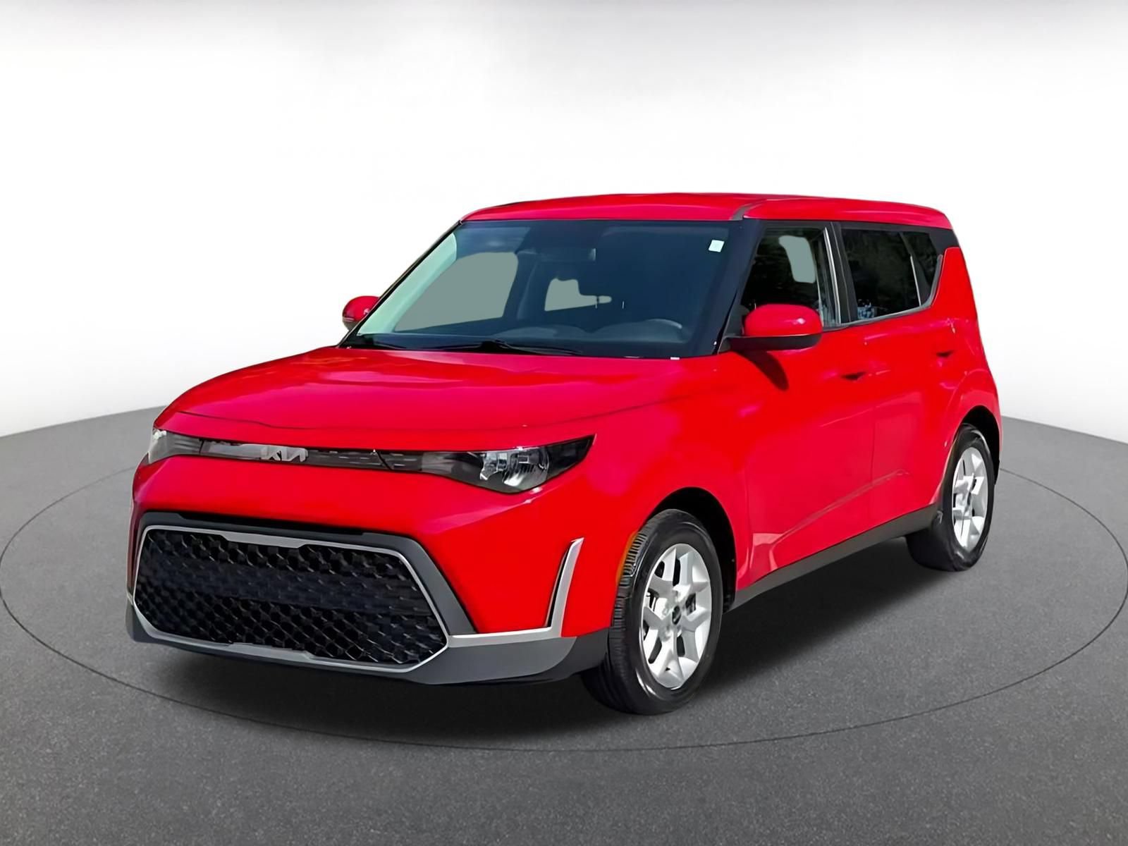 Used 2025 Kia Soul LX w/ LX Technology Package FWD image 4