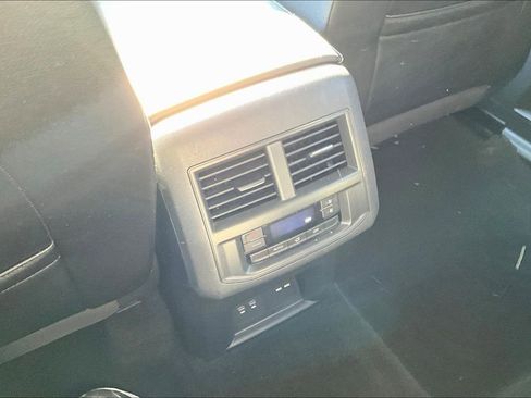 Used 2022 Volkswagen Atlas SE image 11