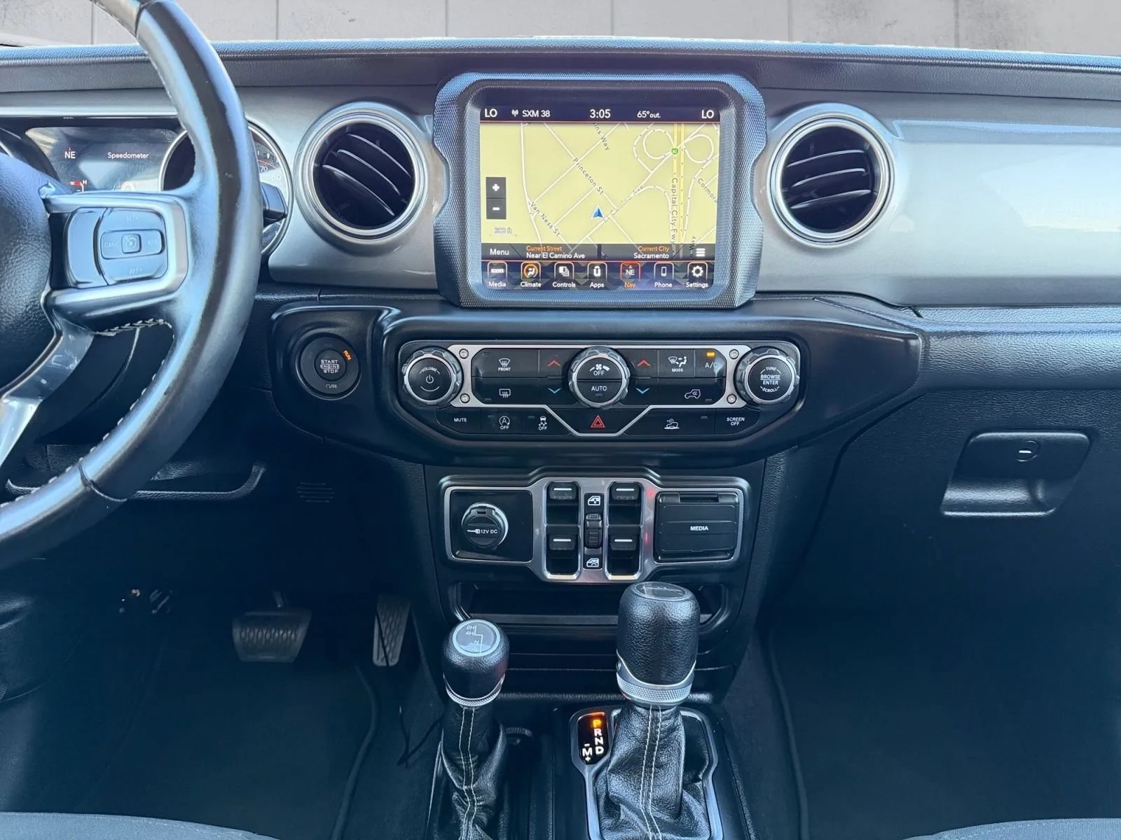Used 2020 Jeep Gladiator Overland AWD/4WD image 13