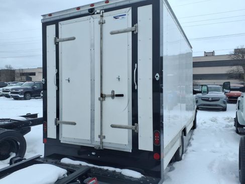 New 2025 GMC Savana 3500 Extended w/ Power Convenience Package image 4