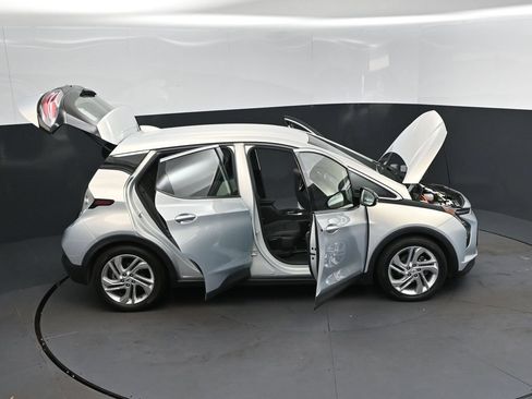 Used 2022 Chevrolet Bolt LT FWD image 50