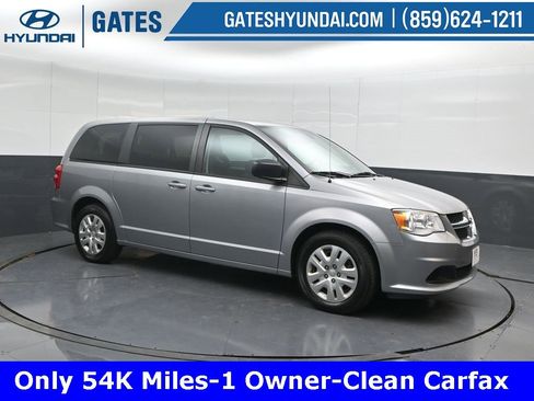 Used 2018 Dodge Grand Caravan SE w/ UConnect Hands-Free Group image 1