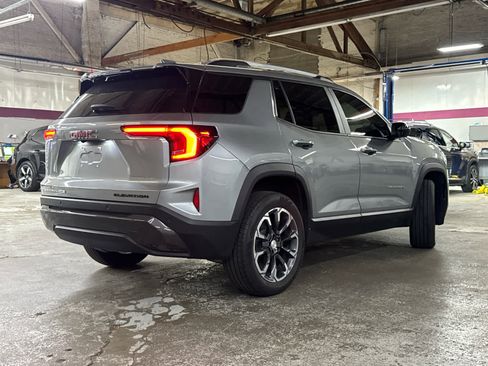Used 2025 GMC Terrain Elevation w/ Elevation Premium Package AWD/4WD image 4