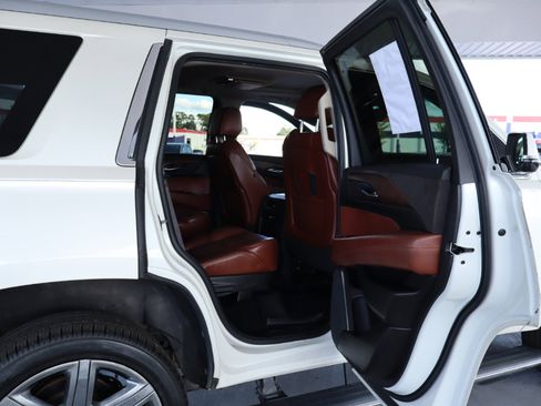 Used 2015 Cadillac Escalade Premium image 33