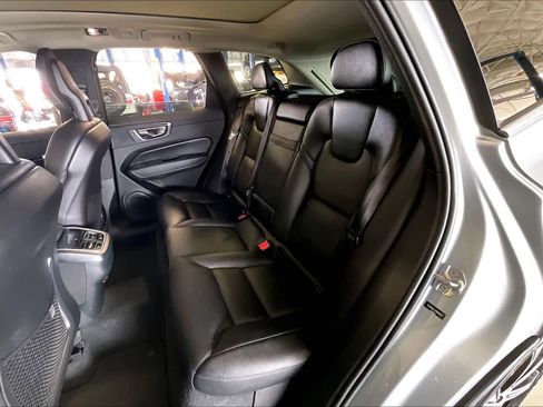 Used 2018 Volvo XC60 T5 Inscription w/ Convenience Package image 19
