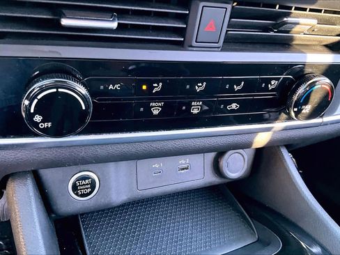 Used 2023 Nissan Rogue S image 30