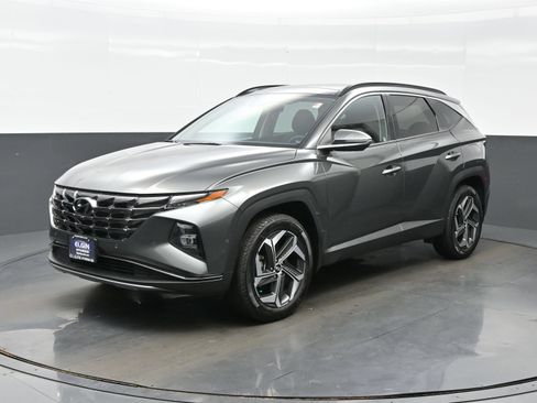 Certified 2023 Hyundai Tucson Limited AWD/4WD image 2