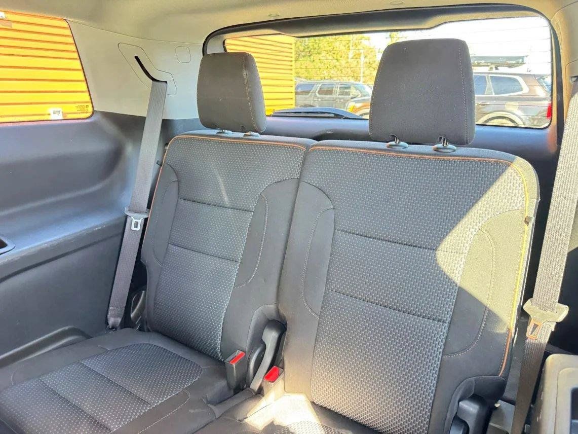 Used 2023 GMC Acadia AT4 AWD/4WD image 25