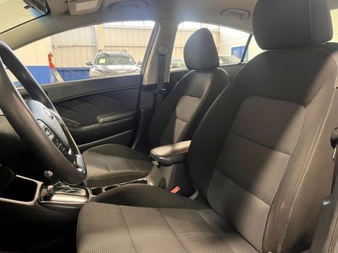 Used 2017 Kia Forte LX image 22