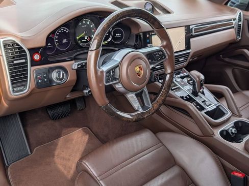 Used 2022 Porsche Cayenne E-Hybrid image 4