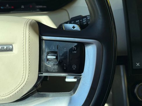 Used 2023 Land Rover Range Rover SE image 13