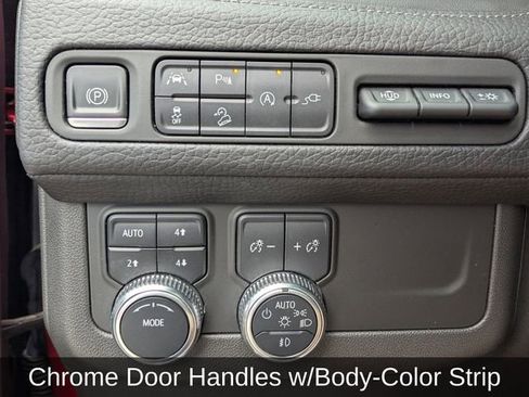 Used 2021 GMC Yukon Denali w/ Denali Premium Package image 27