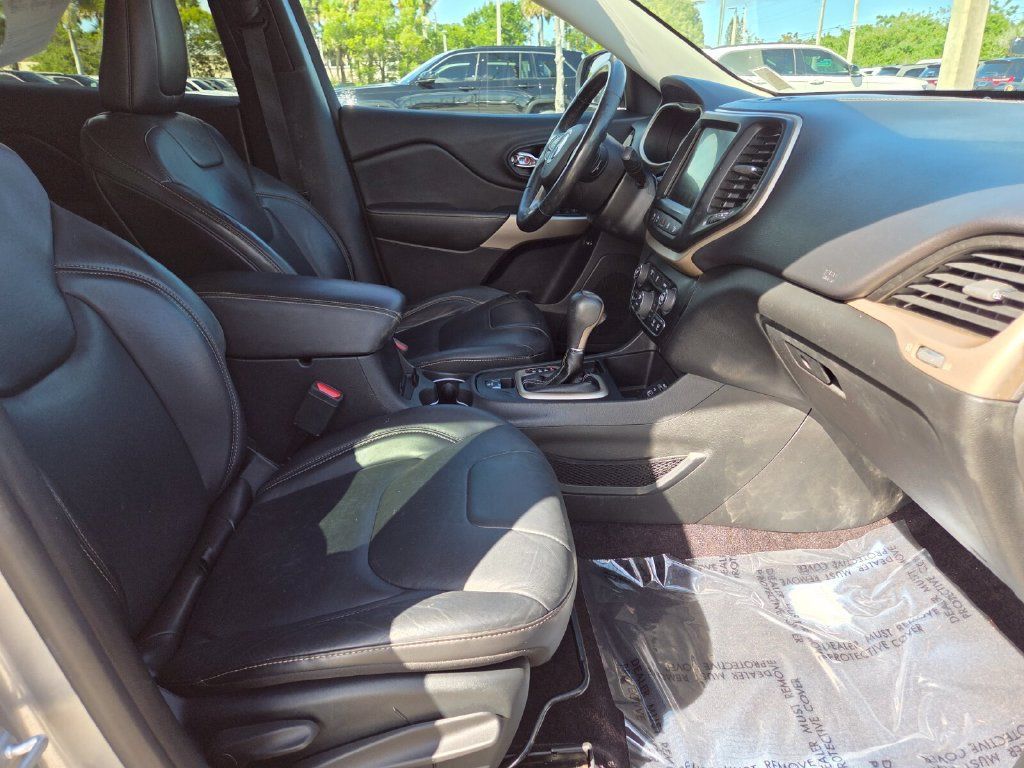 Used 2017 Jeep Cherokee Limited w/ Technology Group FWD image 15