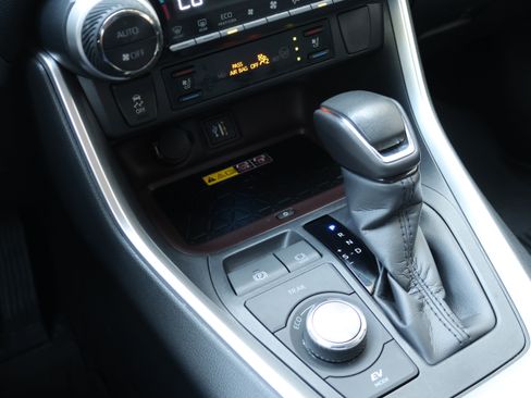 Used 2023 Toyota RAV4 Limited AWD/4WD image 33