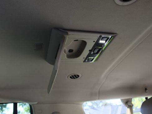 Used 2015 Cadillac Escalade ESV Premium image 17