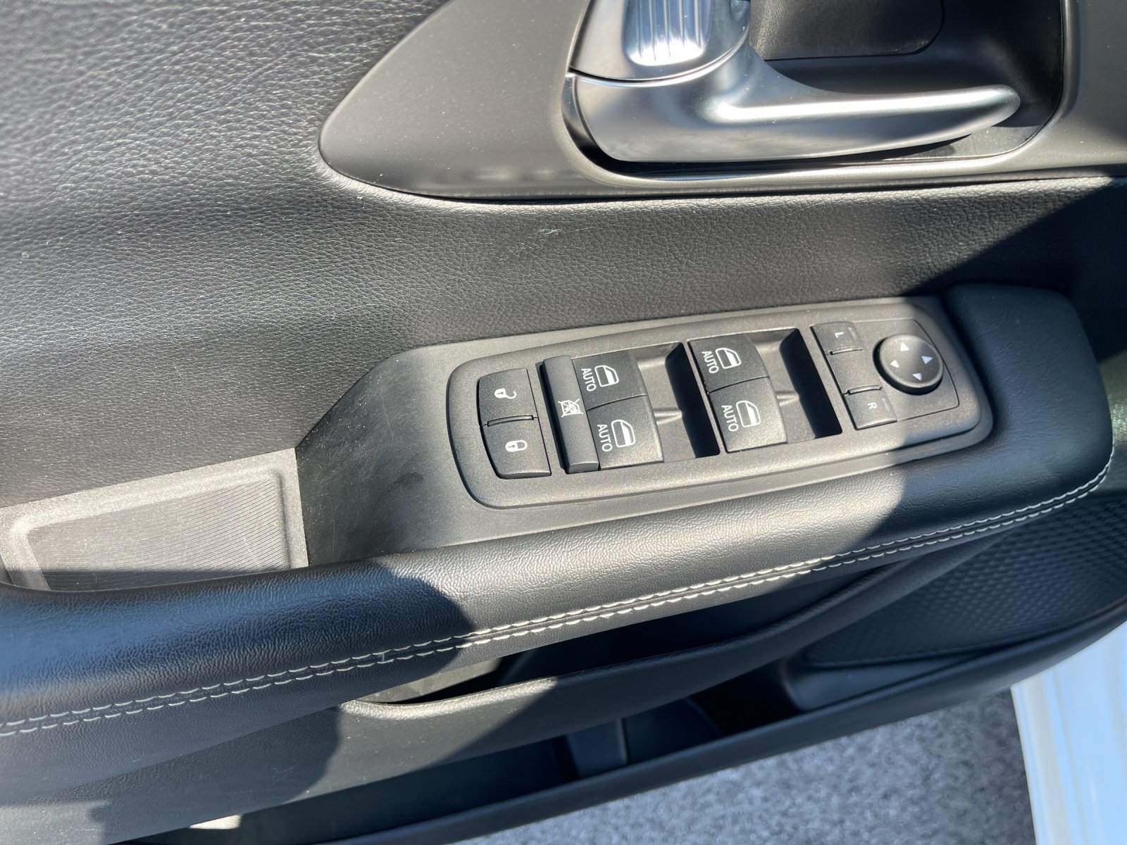 Used 2025 Chrysler Pacifica Select FWD image 13