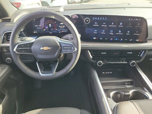 Used 2026 Chevrolet Suburban LT w/ Comfort Package image 4