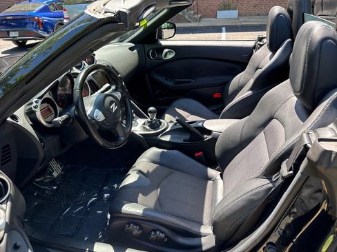 Used 2010 Nissan 370Z Touring w/ Sport Pkg RWD image 16