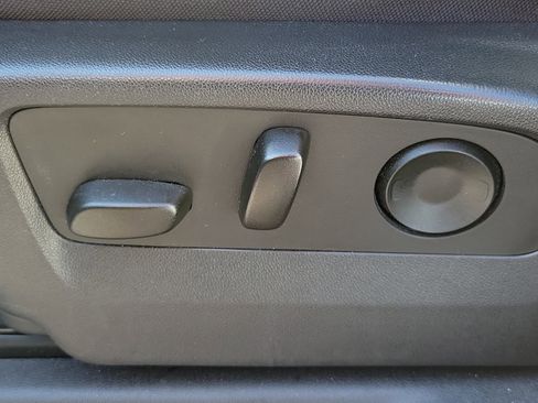 Used 2025 Chevrolet Silverado 1500 LT image 18