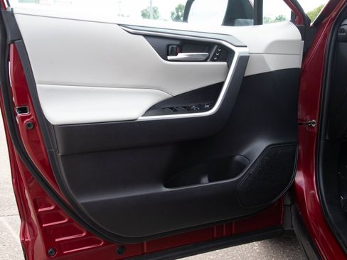 Used 2020 Toyota RAV4 XLE Premium AWD/4WD image 19